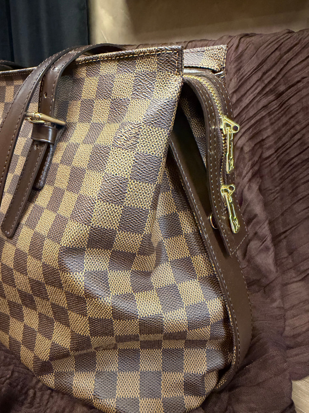 LOUIS VUITTON CHELSEA w/COA