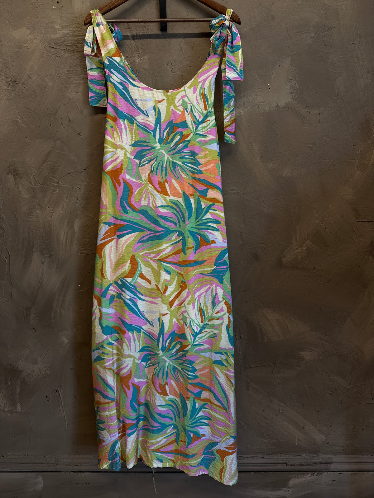 IN FEBRUARY TROPICAL BREEZE DRESS