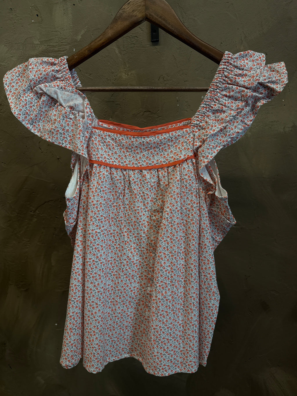 IN LOOM RUFFLE TOP