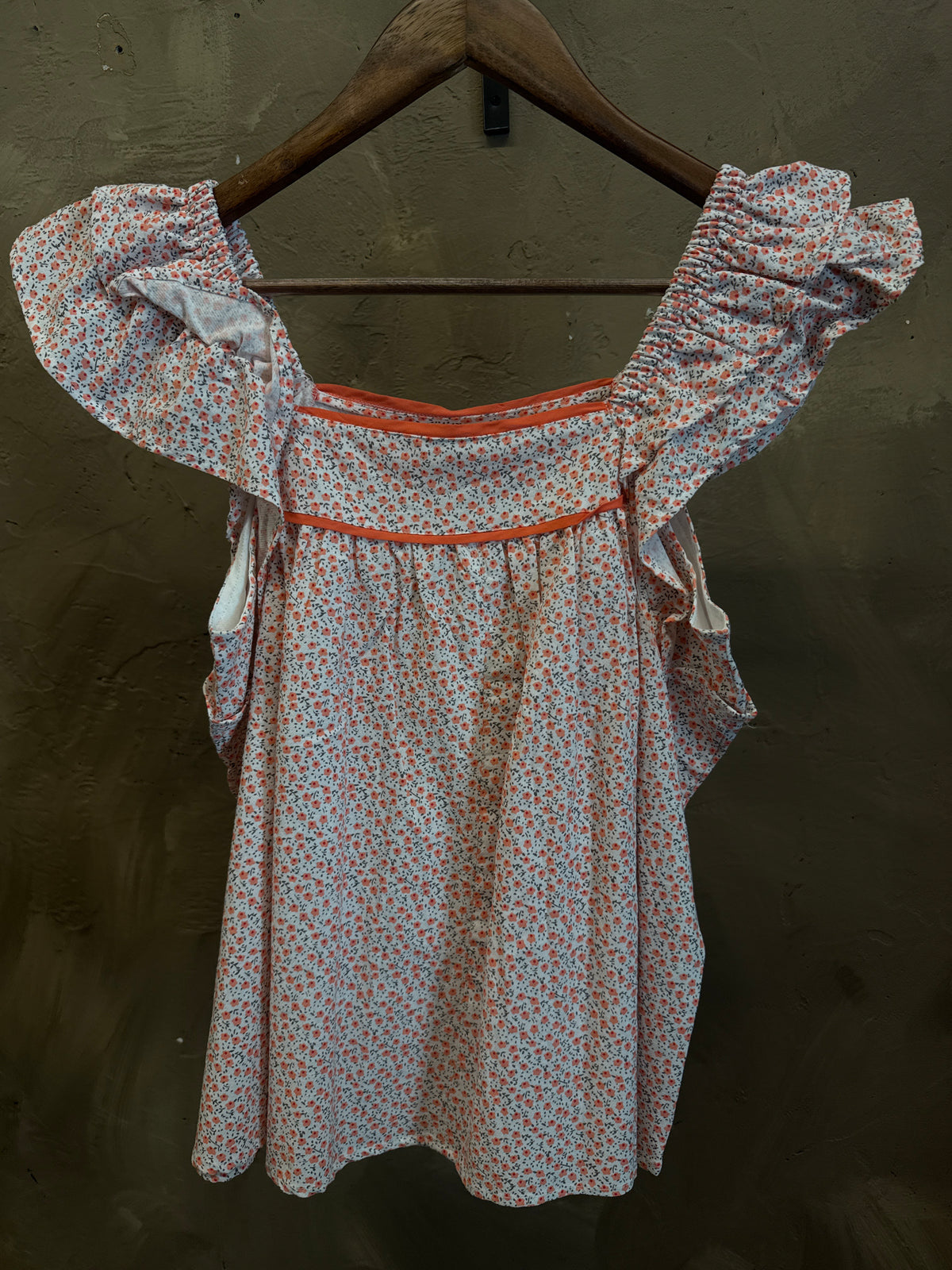 IN LOOM RUFFLE TOP