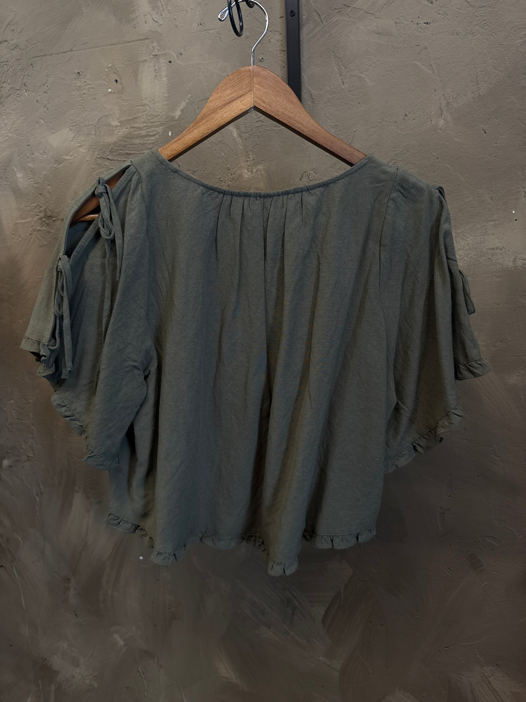 SWEET LOVELY PLEATED PEASANT TOP WITH TIE SLEEVES