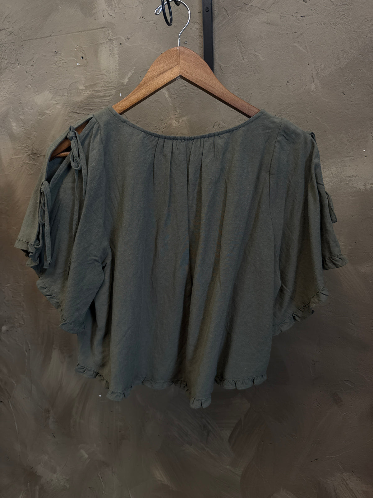 SWEET LOVELY PLEATED PEASANT TOP WITH TIE SLEEVES
