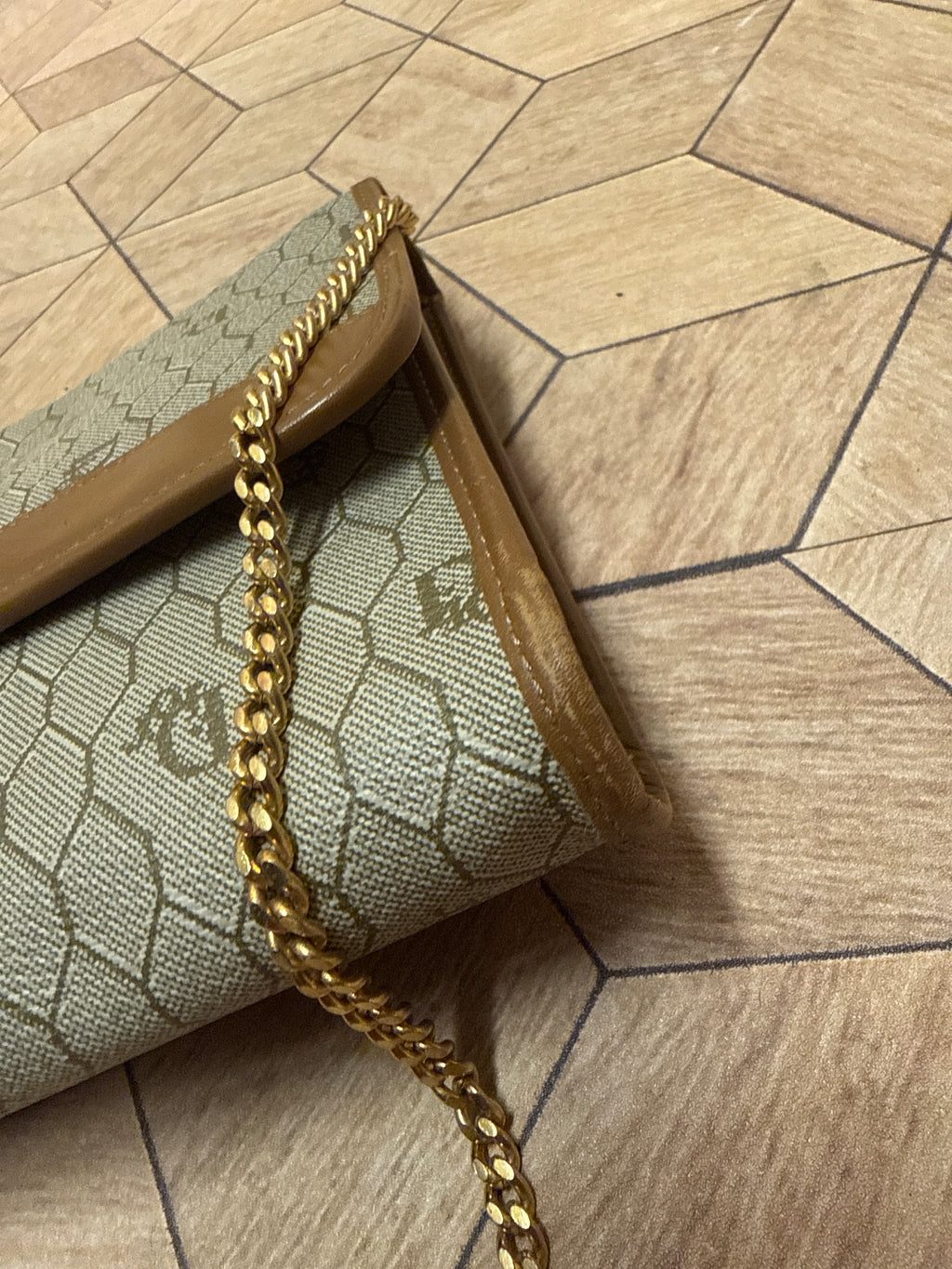 DIOR HONEYCOMB clutch on chain / shoulder bag