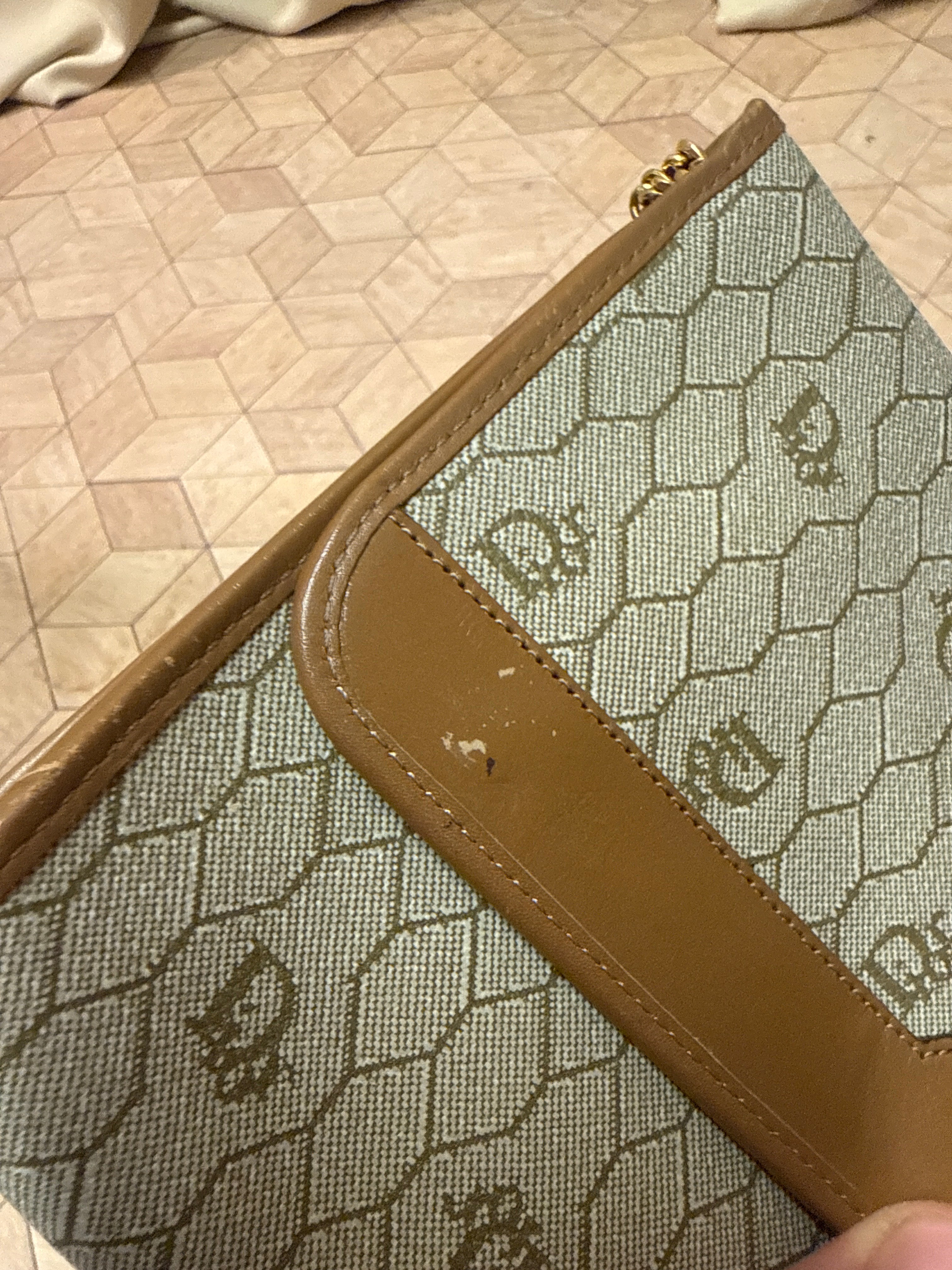 DIOR HONEYCOMB clutch on chain / shoulder bag