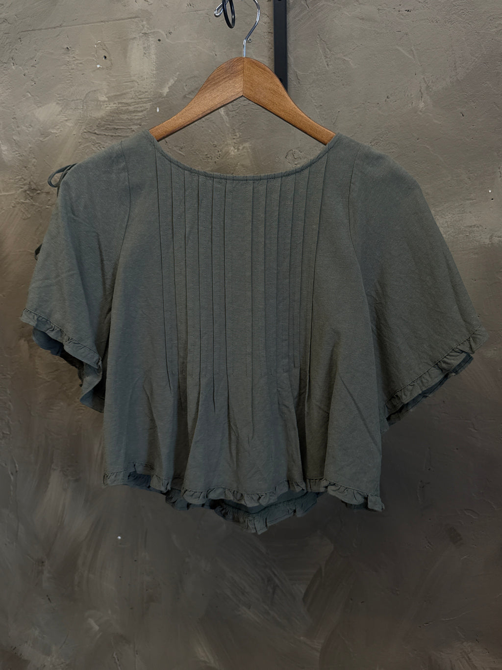 SWEET LOVELY PLEATED PEASANT TOP WITH TIE SLEEVES