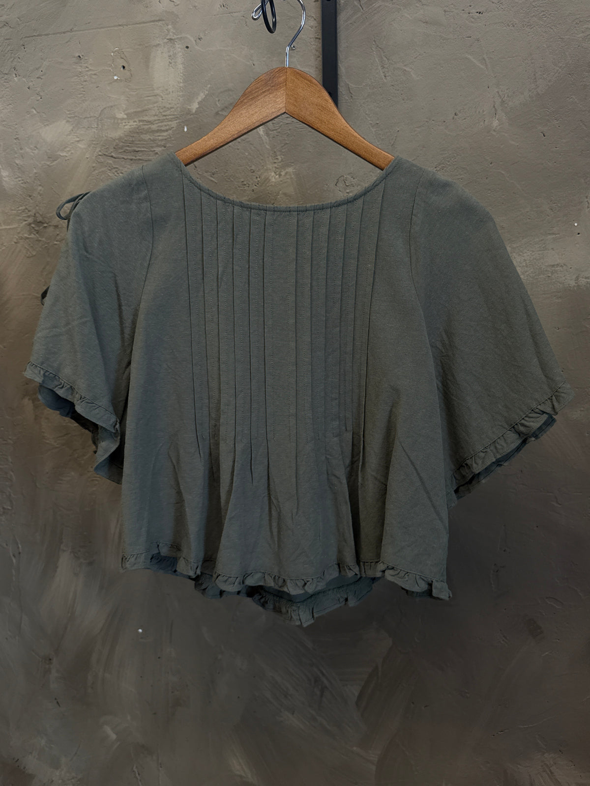 SWEET LOVELY PLEATED PEASANT TOP WITH TIE SLEEVES